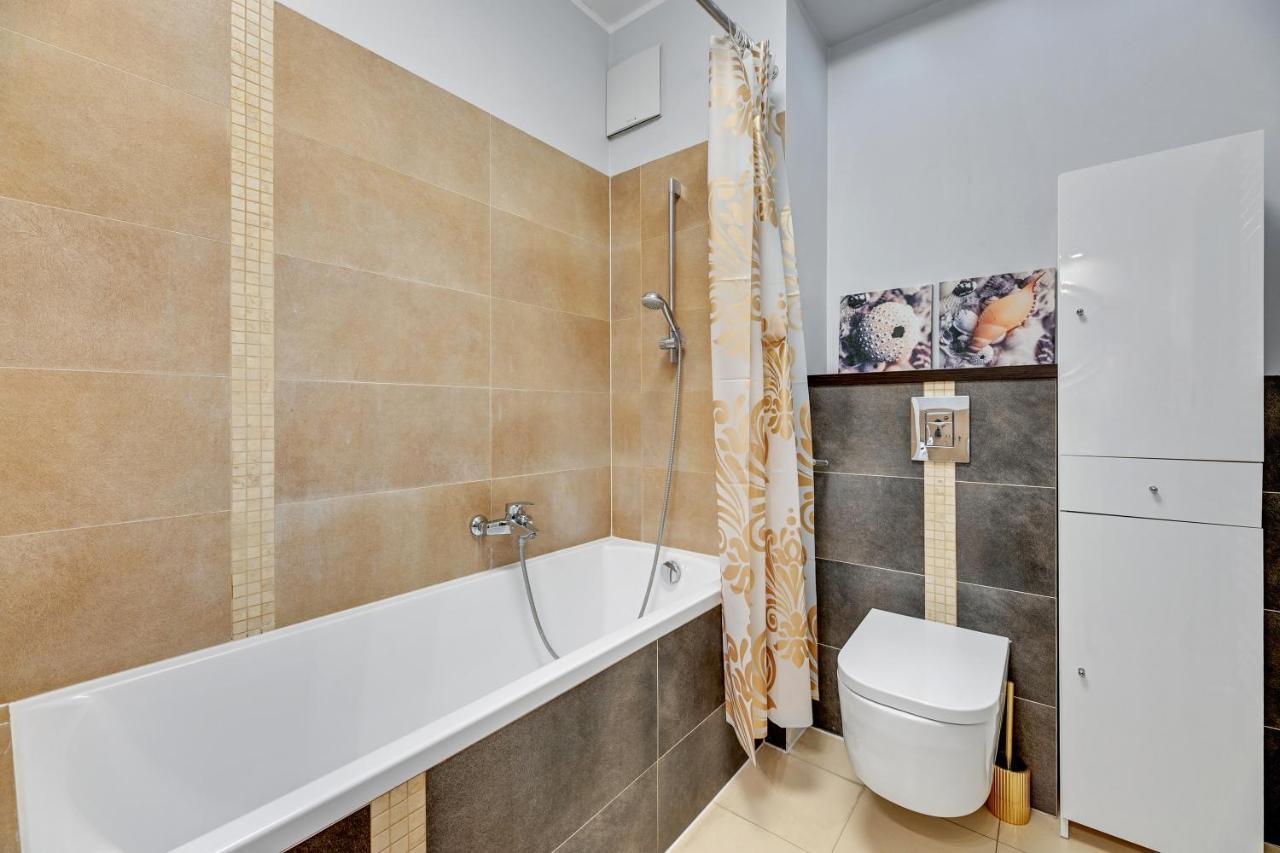 Wave Apartments - Szafarnia Old Town Гданьск Экстерьер фото